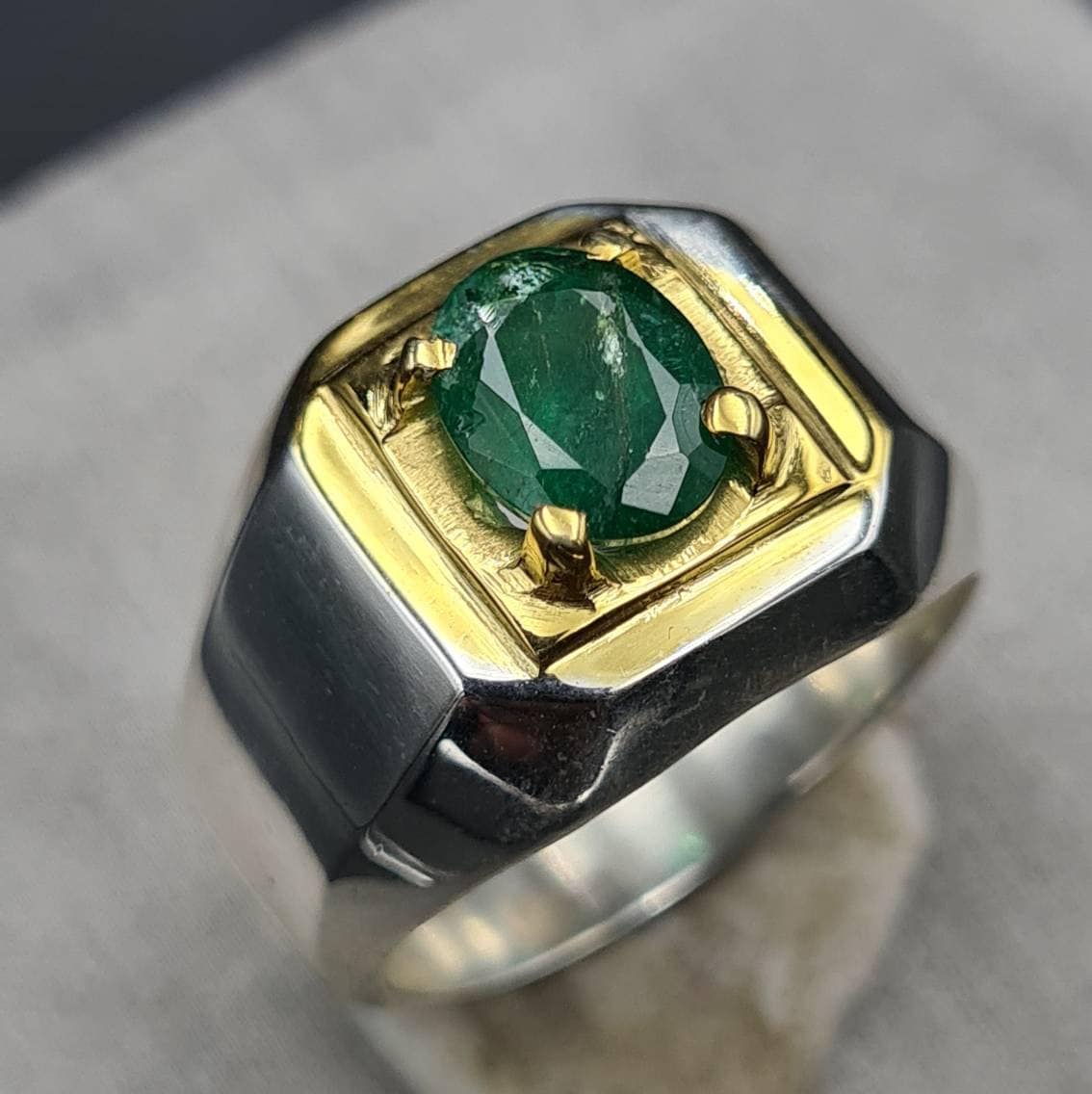 Swat Smaragd Ring Valley Pakistan Rich Green Band Herren Natur Edelstein Männer von RingsWear