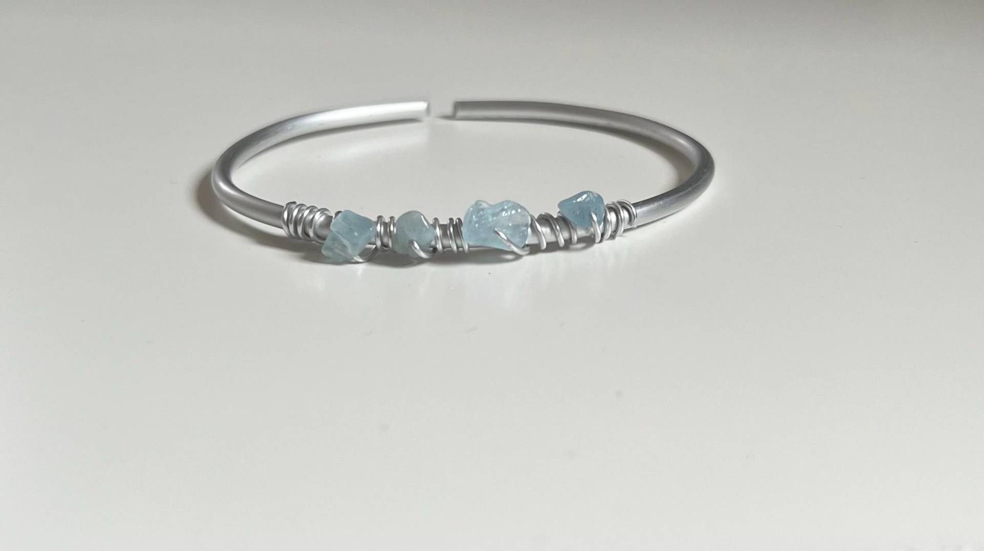 Armreif Mit Edelsteinen Und Gravur Innen | Rostfrei Verstellbar Bangle Silberarmreif von RingsbyLuu