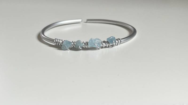 Armreif Mit Edelsteinen Und Gravur Innen | Rostfrei Verstellbar Bangle Silberarmreif von RingsbyLuu