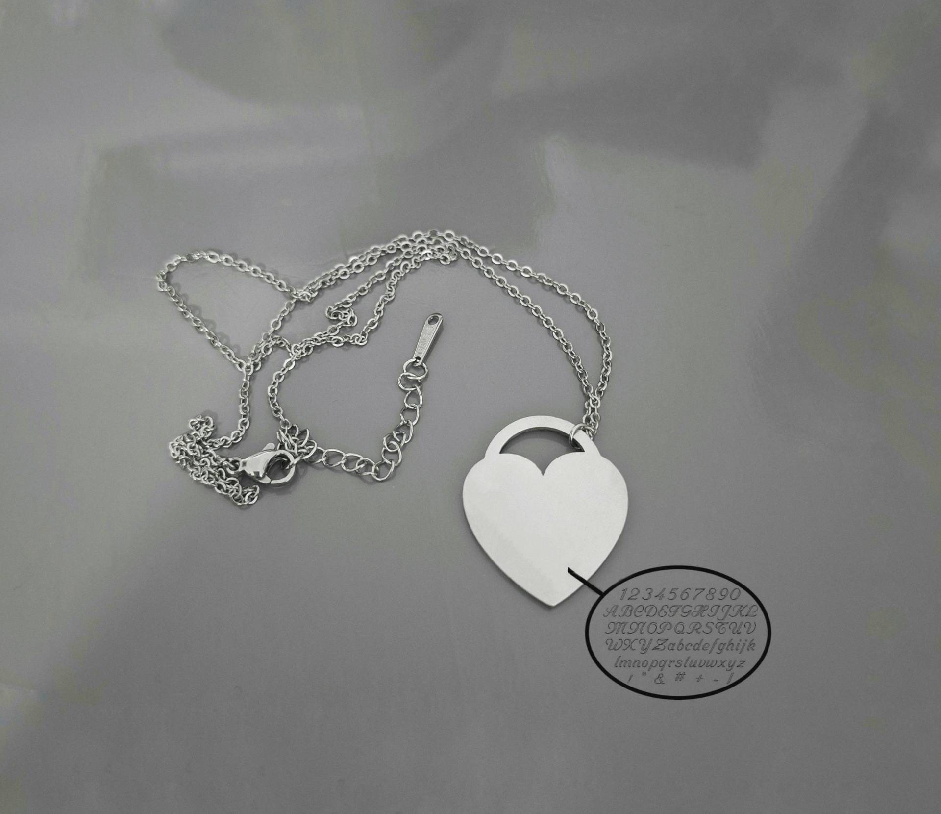 Kette Gravur Herz | Personalisierte Edelstahl Stainless Steel Engraving Initials Herzcharm Herzanhänger von RingsbyLuu