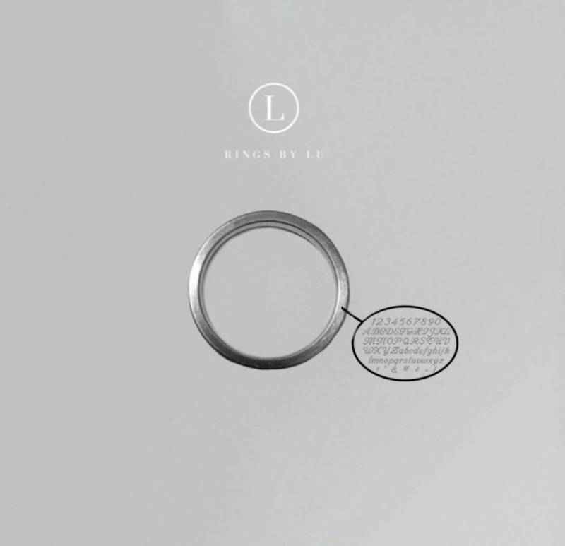 Ring Gravur Edelstahl 2mm Breite Seitengravur Anti Tarnish Rostfrei Minimalistic Custom Made Personalisiert Unisex Stainless Steel von RingsbyLuu