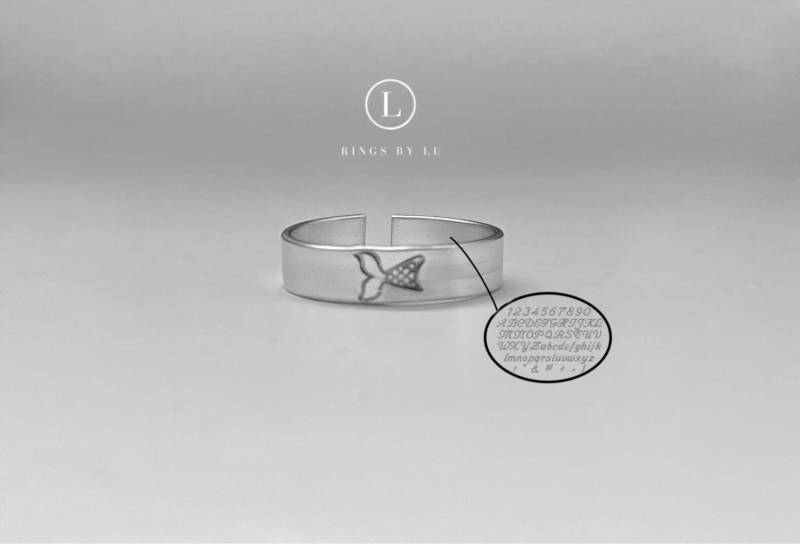 Ring Gravur Gestempelt Meerjungfrau Mit Innengravur Personalisiert 5mm Breite Rostfrei Verstellbar | Anti Tarnish Adjustable Lightweight von RingsbyLuu