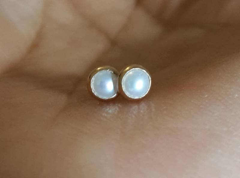 Kleine Perlen 14K Solid Rose Gold Ohrstecker - Kleine Perle Post Ohrringe 3 Mm Ohrring Braut Zarte Ohrstecker-Made To Order von Ringsland