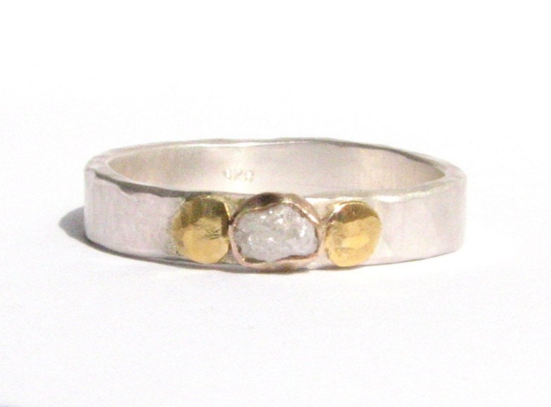Kleiner Rohdiamantring Mit Solidem 14K Gold Und Silber-stacking Diamantring-Alternativer Verlobungsring -Solitärring-Mixed Metals Ring von Ringsland