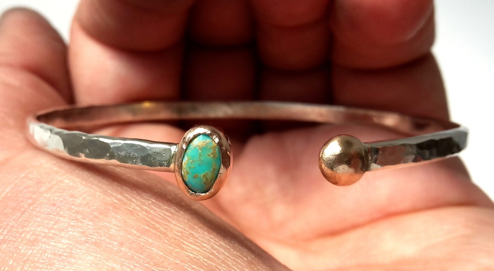 Massives 14K Roségold, Silber Und Natürlicher Türkis Manschettenarmband - Handgemachtes Gehämmertes Stapeln Offene Manschette Armband Boho von Ringsland