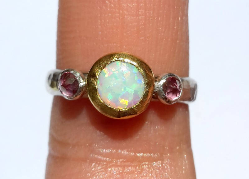 Opal Ring-Gold Und Silber Ring-Weiß Rosa Zirkon Ring-stackable Ring-Feuer Ring- 24K Gold-Opal Ring-Pink - Made To Order von Ringsland
