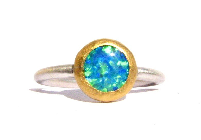 Opal Ring - Massiver 24K Gelbgold & Silber Stapelbarer Blauer Goldring Verlobungsring Made To Order von Ringsland