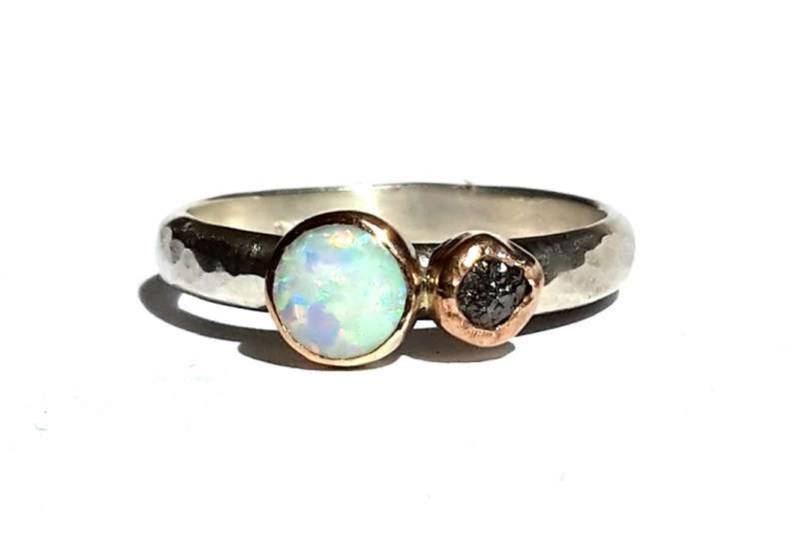 Opal Rohdiamant Ring - Massiv 14K Rose Gold -Silber -Opal Ring- Schwarz Diamant Made To Order von Ringsland