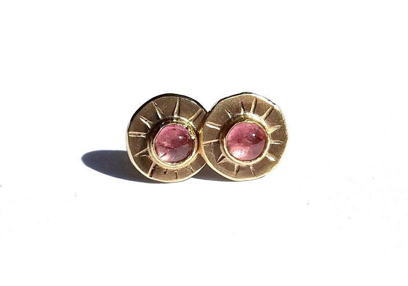 Rosa Turmalin Ohrringe-14K Und 9K Solid Gelb Gold Ohrstecker-Turmalin Ohrstecker-Gelbgold Ohrringe-Rosa Ohrstecker-Made To Order von Ringsland