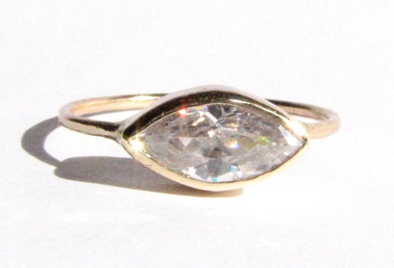 Solider 14K Gold Weißer Zirkonring - Zirkon Verlobungsring Gold Solitär Ring -Marquise -Dünn Goldring -Made To Order von Ringsland