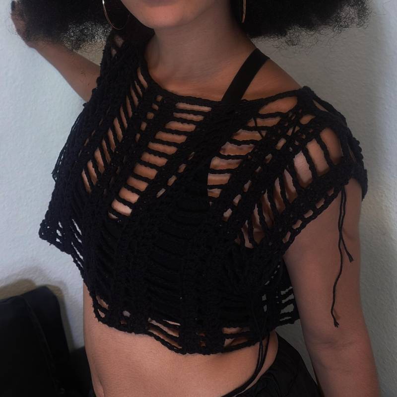 Netz Crop Top, Schwarz von RiotCreationsCrochet