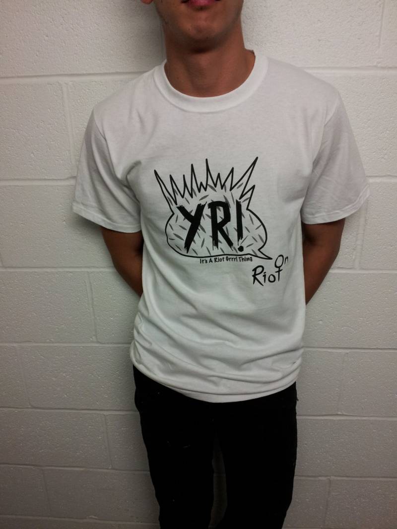 Yo, "Yr" Shirt Siebdruck T von RiotOn