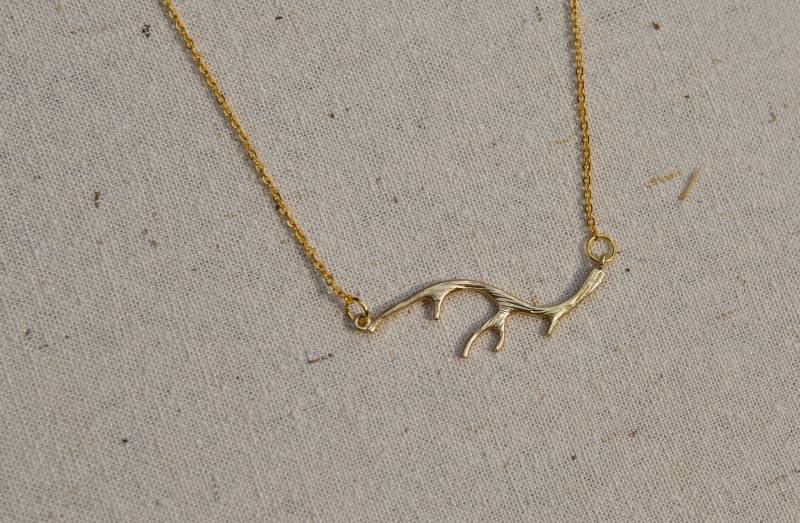 Kleine Geweih Halskette Kleine Geweih Halskette von RipplingWaterDesigns