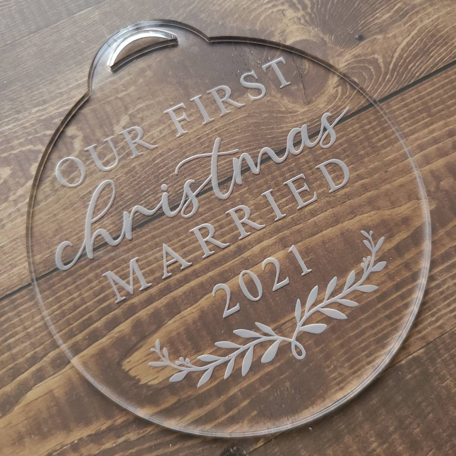 Unser Erstes Weihnachtsfest Als Mr & Mrs Ornament| Individuelle Ornamente| Personalisiertes Andenken Geschenk| Personalisierter Christbaumschmuck von Rireandco