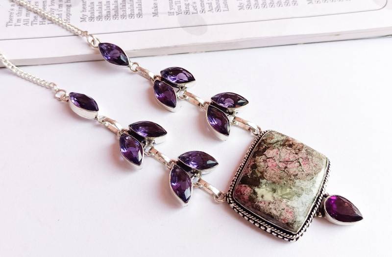 Amethyst Und Natürliche Edulith Halskette Edelstein Geschenk Für Sie Silber Kette Verknüpfte Einzigartige Boho von Rishijewelrycreation