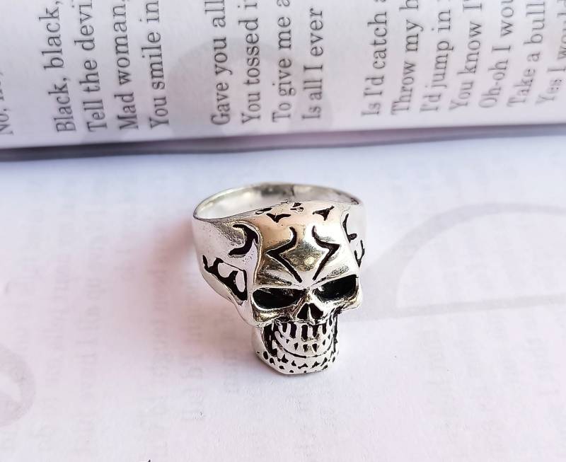 Antiker Skelett Gesicht Ring-Versilberter Totenkopf Ring-Schädel Ring-Halloween Ring-Geister Ring-Geschenk Für Sie Und Ihn von Rishijewelrycreation