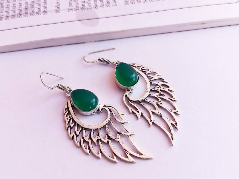 Boho Grüner Onyx Handgemachte Versilberte Ohrringe Schmuck Baumeln Tropfen von Rishijewelrycreation