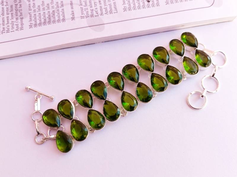 Erstaunliche Peridot Handgemachte Versilberte Armband, Verstellbare Grüne Peridot Geschenk Für Sie von Rishijewelrycreation