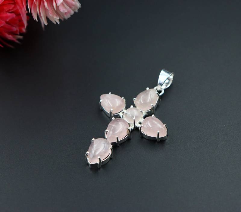 Handgemachter Rosenquarz Kreuz Anhänger - Quarz Anhänger-Einzigartiger Silber Überzogener Anhänger von Rishijewelrycreation