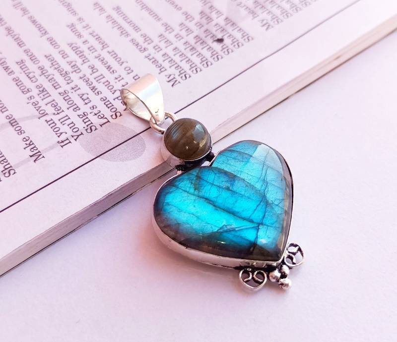 Labradorit Anhänger Versilberter Geschenke Handgemachter Winter Schmuck Geschenk Für Sie von Rishijewelrycreation