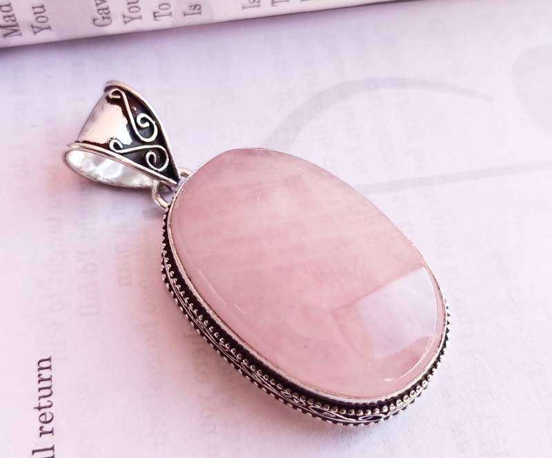 Liebe Rosenquarz Anhänger - Natürlicher Halskette Boho Halskette - Weihnachtsgeschenk - Geschenk Für Die von Rishijewelrycreation