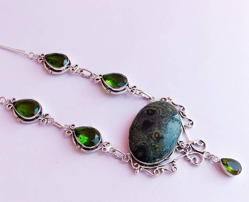 Rhyolith Halskette - Und Peridot Halskette-Charm Halskette-Edelstein Versilberte Halskette-Rhyolith Schmuck von Rishijewelrycreation