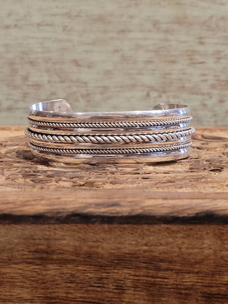 925 Silber Twist Wire Design Manschette 925 Silber Twist Wire Design Manschette von RisingThunderJewelry