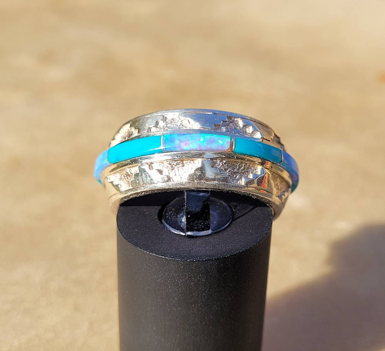 Moderner Türkis Und Opal Ring von RisingThunderJewelry
