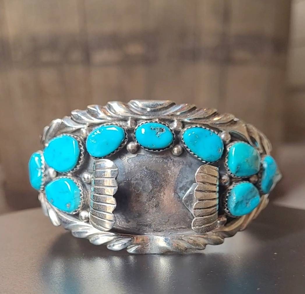 Vintage Dornröschen Armbanduhr von RisingThunderJewelry