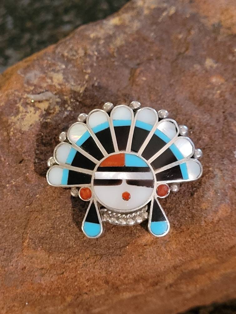 Zuni Inlay Sonnengesicht Pin von RisingThunderJewelry