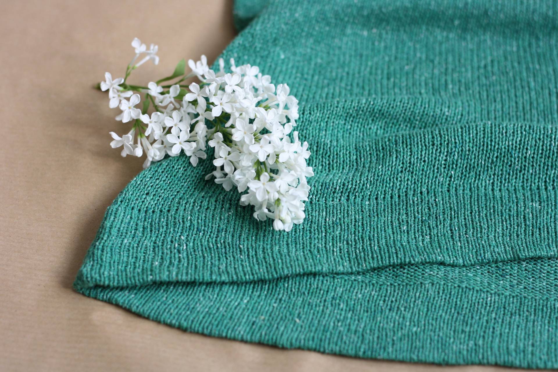 stricken Sie Rohseide Frauen T-Shirt in Grün, Einfache Bluse, Lässige Leichte Top stricken Sie Rohseide Frauen T-Shirt in Grün, Einfache Bluse, Lässige Leichte Top von RistinaKnittingJazz