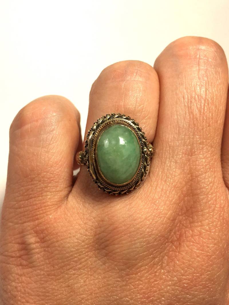 Antiker Jade Gift Ring, Medaillon Vergoldeter Sterling Silber Medaillonring Aus Den 50Er Jahren von RitaCollection