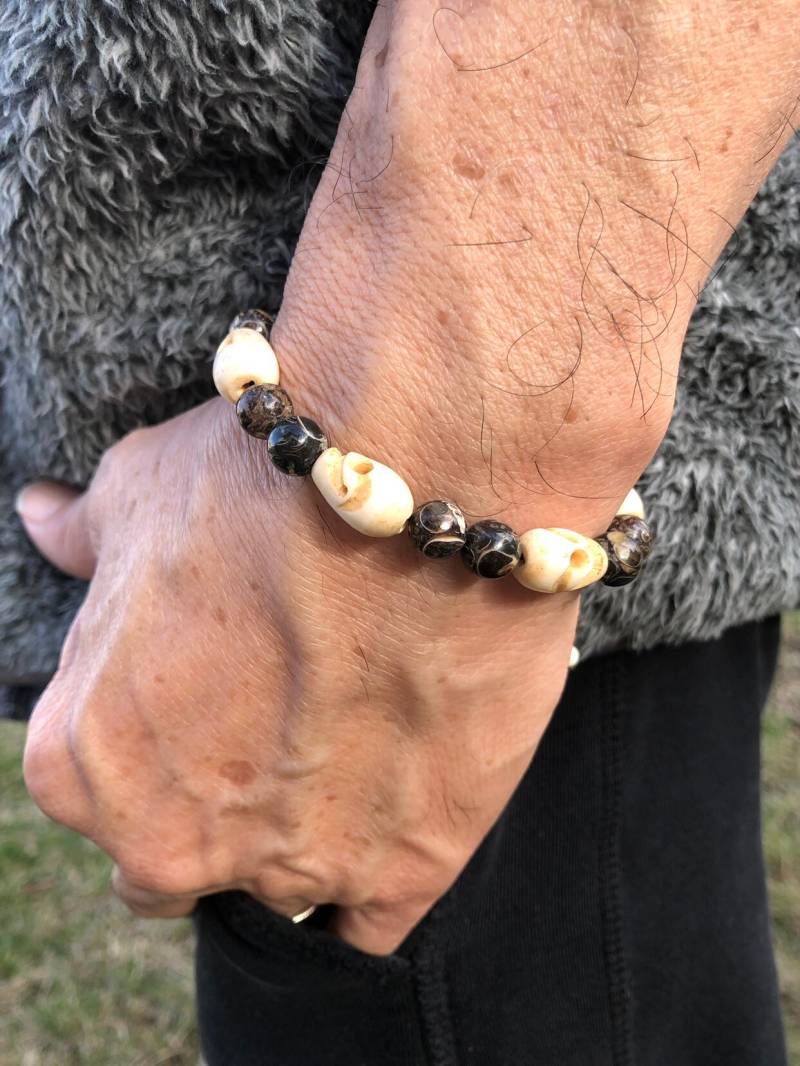 Good Luck Armband, Fünf Geister Transfer Reichtum Magie | 꺔鬼運財 Leopard Haut Jaspis Glücksarmband, Ochsen Knochen Schädel Armband von RitaCollection