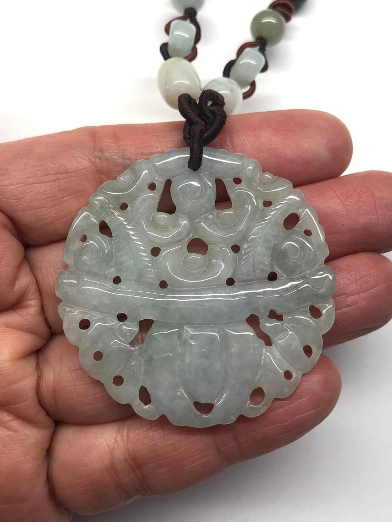 Jade Halskette, Geschnitzte Anhänger Doppelseitig Blumenmuster Einstellbare Dunkelbraune Kordel Halskette von RitaCollection