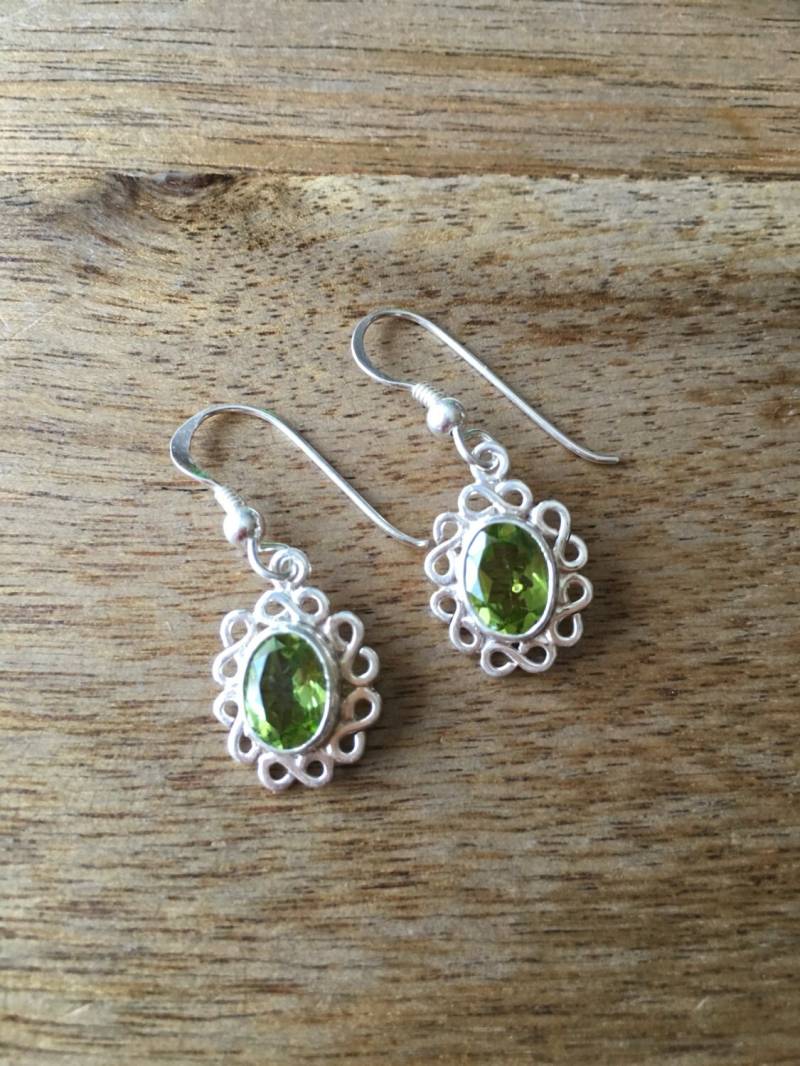 Peridot Ohrringe, Filigree August Geburtsstein Ovalförmige 925 Sterling Silber Ohrringe von RitaCollection