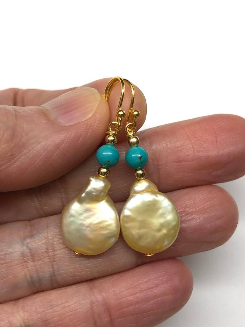 Perlen Ohrringe, Türkis Braut Zuchtperle, Münze Perle Natürliche Geformte Süßwasser Edelstein Ohrringe von RitaCollection
