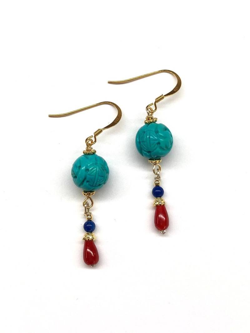 Türkis Ohrringe, Lapislazuli Echte Koralle Geschnitzter Türkis, Lapis, Vergoldete Sterlingsilber Ohrringe von RitaCollection