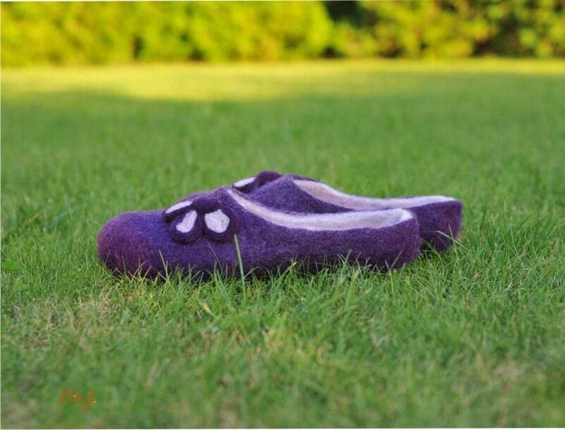 Gefilzte Hausschuhe - Kleeblatt Lila Damen -Handgefertigte Gefilzte von RitaJFelt