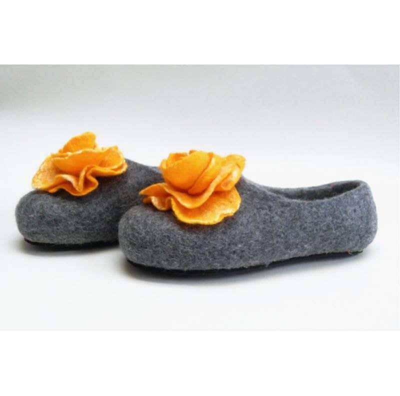 Handgemachte Gefilzte Hausschuhe Mit Gummisohlen-Rosen-Gelb-Gelben Blumenrosen von RitaJFelt