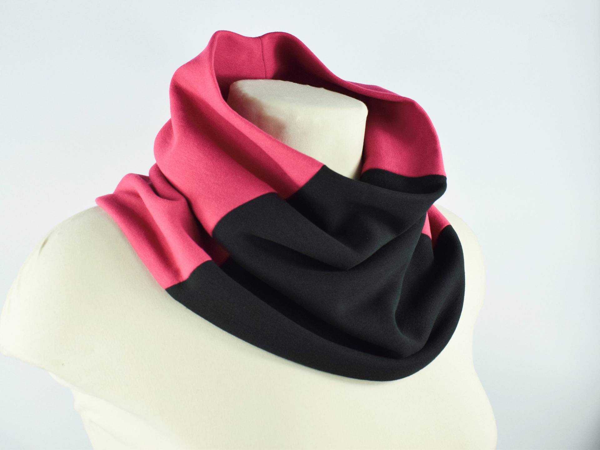 Infinity Schlauchschal Winter Schwarz Und Magenta Loop - Sc-Jr2C von RitaMarlin