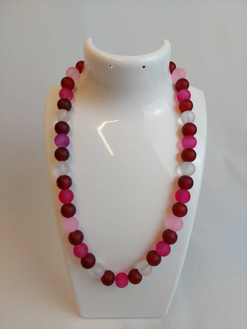 Moderne Glasperlenkette in Kräftigen Farben Mit Wunderschön Mattierten Glasperlen Und Karabinerverschluss von RitasPerlenwelt