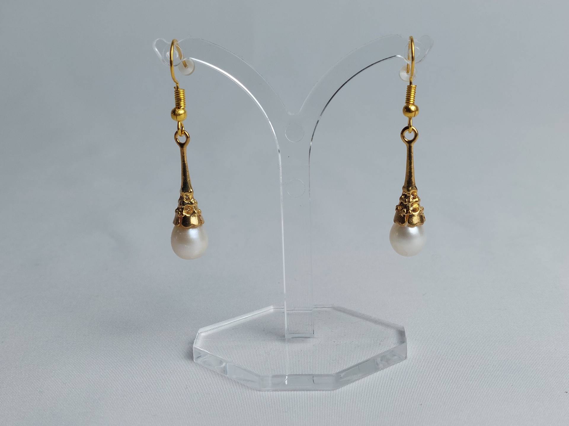 Ohrringe Carmen Mit 8 Mm Großen Süsswasserzucht Perlen in Der Farbe Cremeweiß, Vergoldet, Geschenkidee Für Sie Ohrringe Carmen Mit 8 Mm Großen Süsswasserzucht Perlen in Der Farbe Cremeweiß, Vergoldet, Geschenkidee Für Sie von RitasPerlenwelt