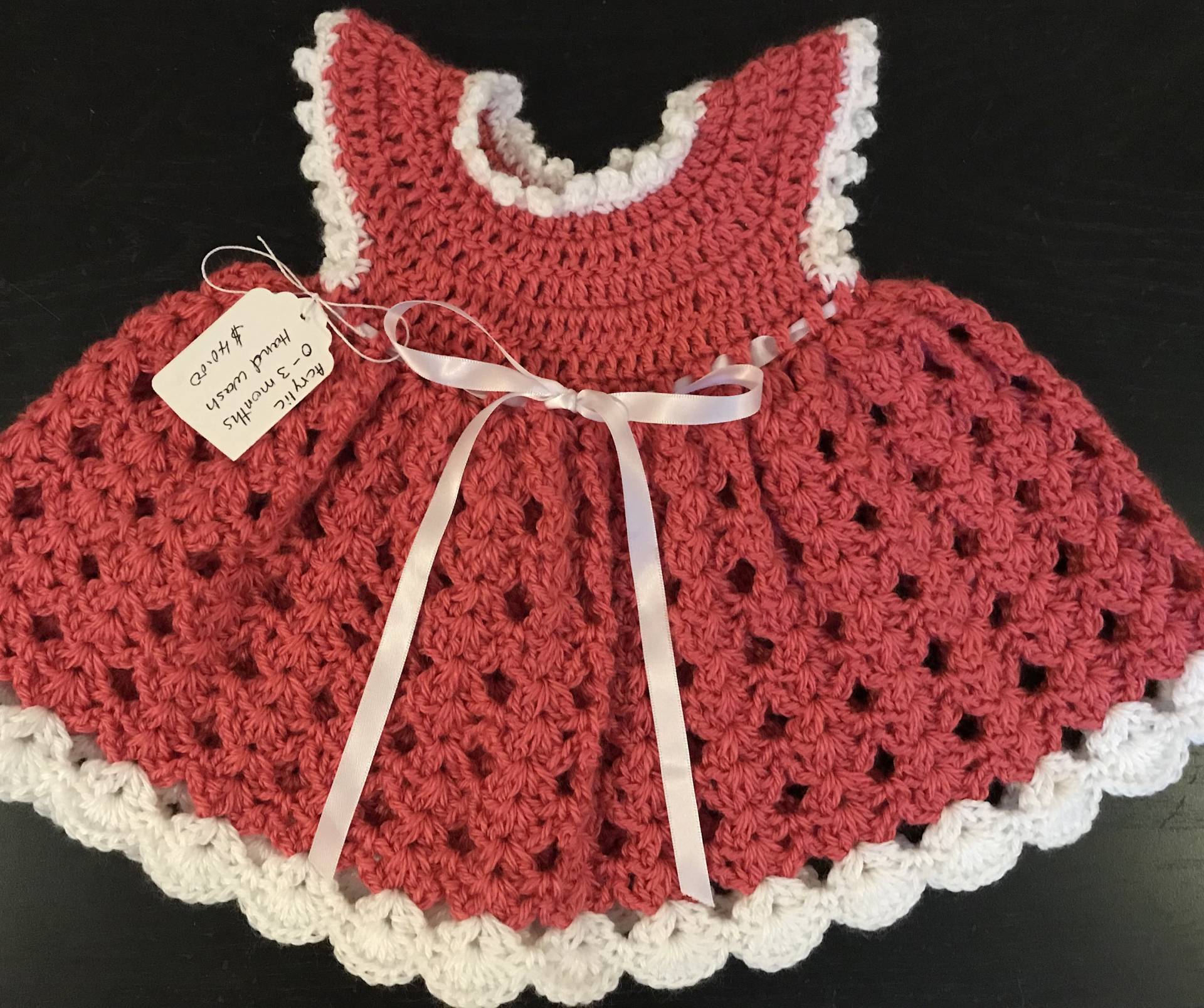 Handgestricktes Babykleid Handgestricktes Babykleid von RitasRavel