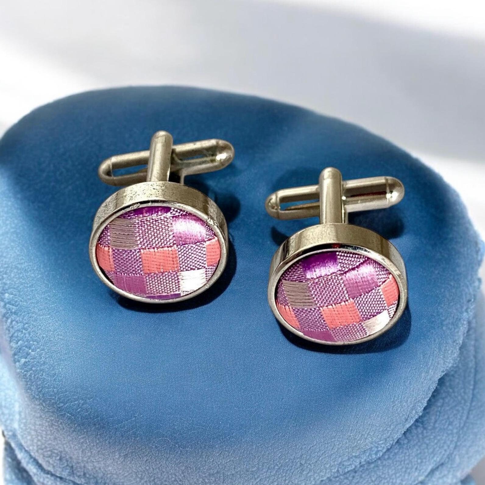 Manschettenknöpfe Mit Seide, Neu Manchettenknöpfe 916 Stahl Hochglanz Poliert, Retro Cufflinks 1990-Er Jahre, Manschette Für Ihn Rosa Pink Manschettenknöpfe Mit Seide, Neu Manchettenknöpfe 916 Stahl Hochglanz Poliert, Retro Cufflinks 1990-Er Jahre, Manschette Für Ihn Rosa Pink von Ritasschmuck