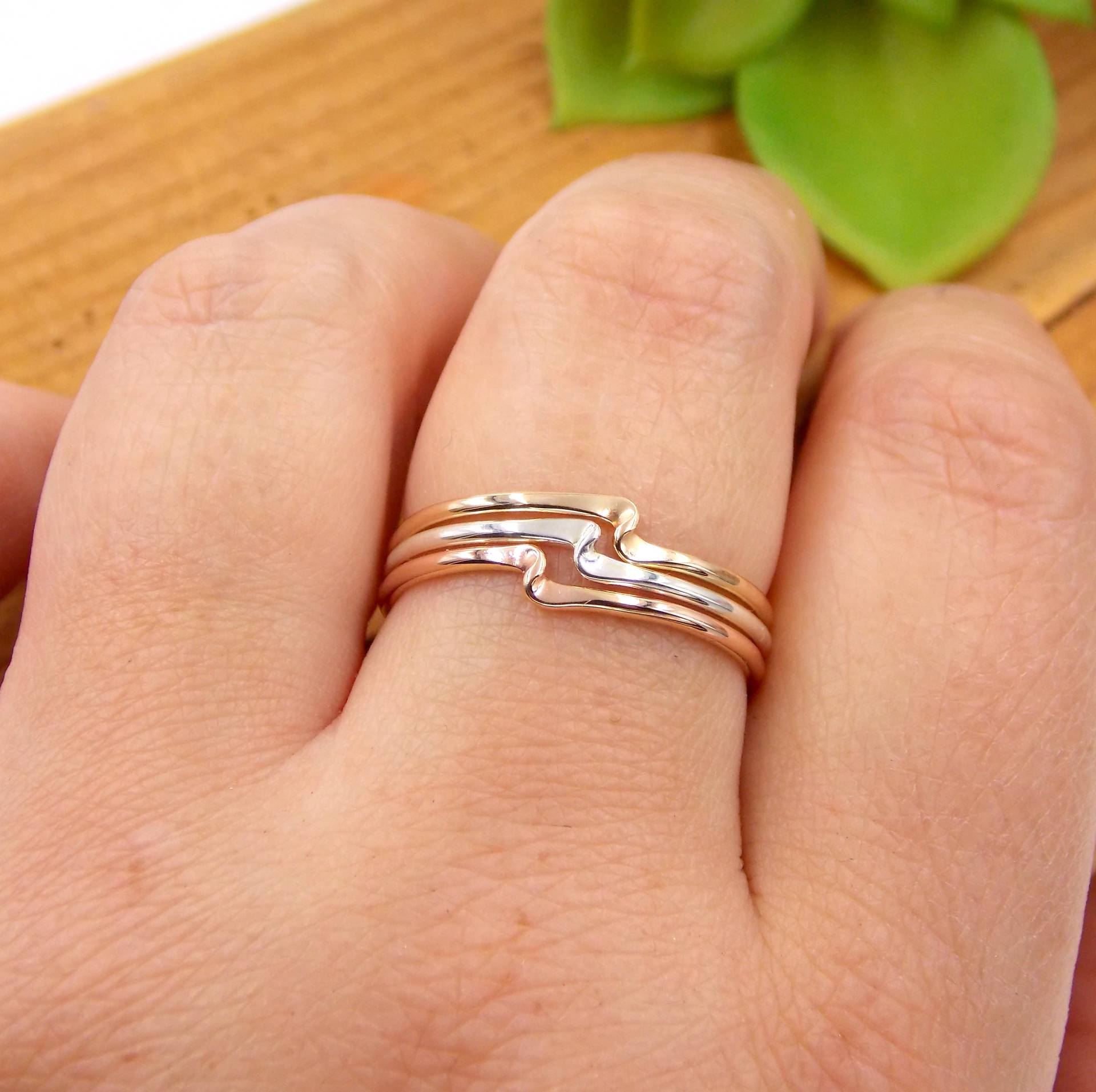 3Er Set Twister Stapelringe 14K Gold-Filled Ringe, Gedrehte Wellenringe, Schlichte Zierliche Ringe 3Er Set Twister Stapelringe 14K Gold-Filled Ringe, Gedrehte Wellenringe, Schlichte Zierliche Ringe von RitoOriginals