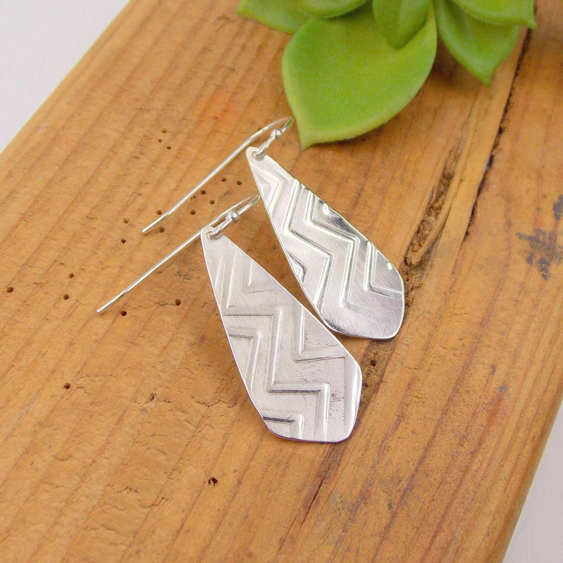 Chevron Zick-Zack Ohrhänger Aus Sterling Silber Chevron Zick-Zack Ohrhänger Aus Sterling Silber von RitoOriginals