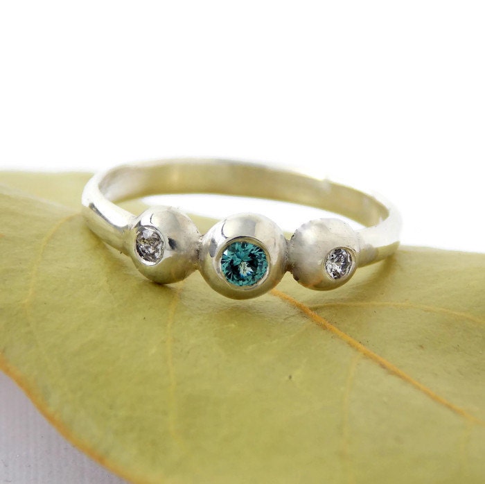 Drei Stein Mutter Ring Sterling Silber Alternativer Ehering Oder Verlobungsring von RitoOriginals