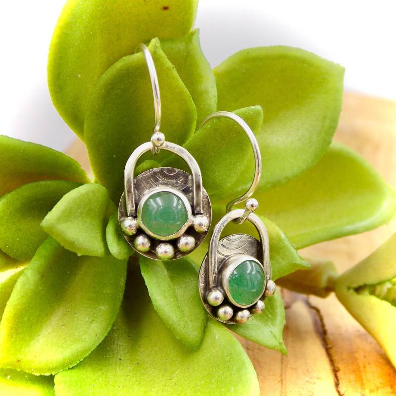 Gewölbte Boho Ohrringe Aus Sterling Silber Mit Grünem Aventurin-Stein Gewölbte Boho Ohrringe Aus Sterling Silber Mit Grünem Aventurin-Stein von RitoOriginals