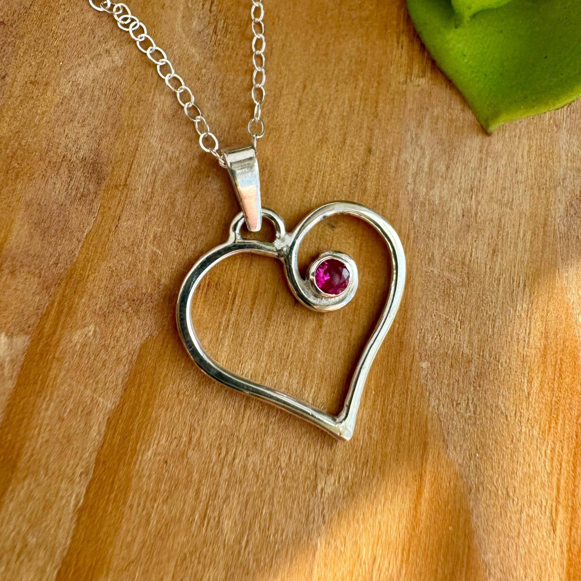 Herzkette "Always in My Heart', Sterlingsilberkette, Geburtssteinkette, Valentinstagskette, Herzanhänger, Liebeskette Herzkette "Always in My Heart', Sterlingsilberkette, Geburtssteinkette, Valentinstagskette, Herzanhänger, Liebeskette von RitoOriginals