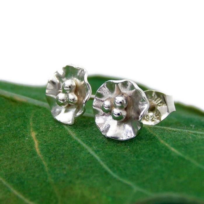 Mini Morning Glory Blumen Ohrstecker, Blüte Ohrringe, Kleine Sterling Silber Frühling Ohrringe Mini Morning Glory Blumen Ohrstecker, Blüte Ohrringe, Kleine Sterling Silber Frühling Ohrringe von RitoOriginals